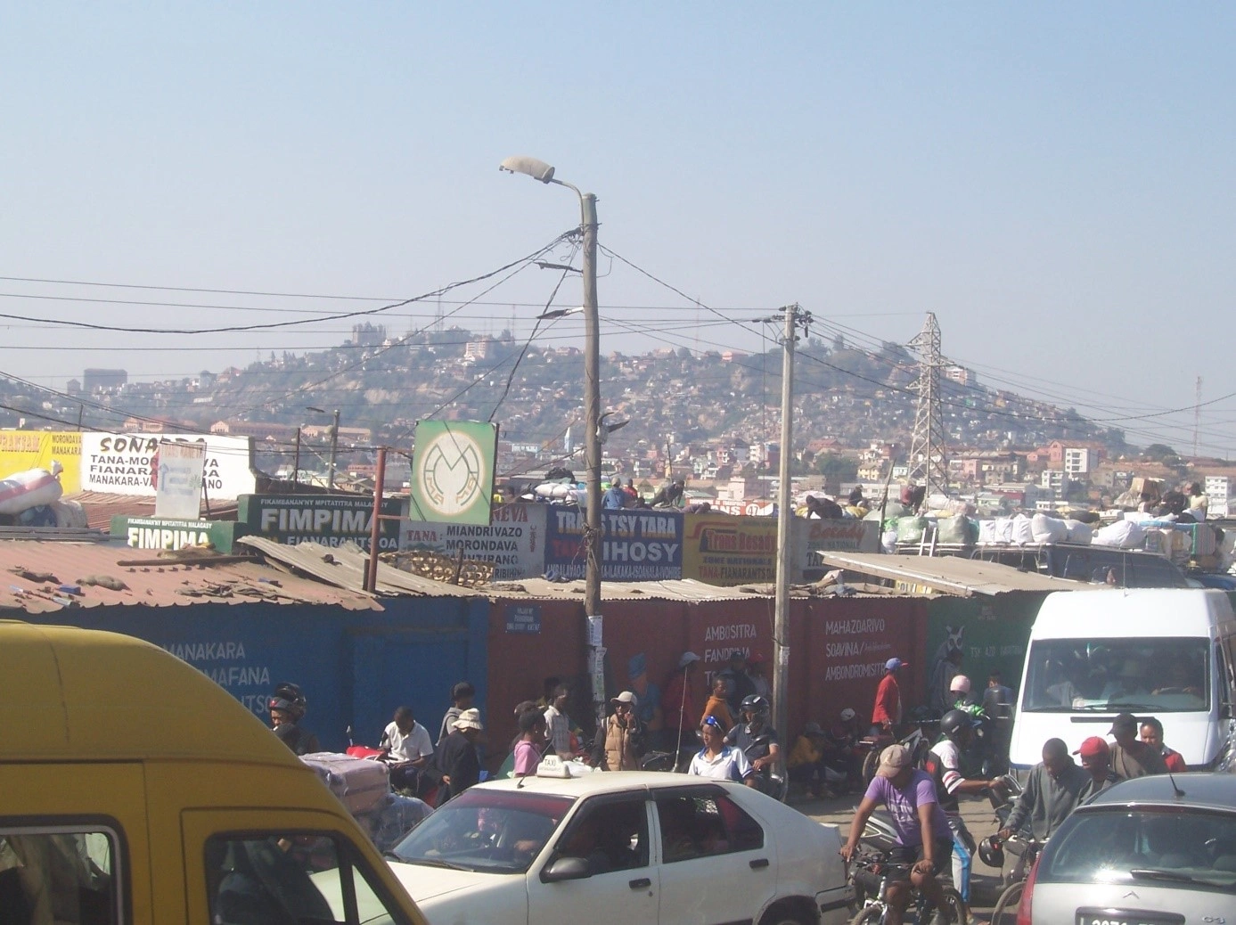 Embouteillage du côté d'Ankadimbahoaka, Soanierana et Fasankarana