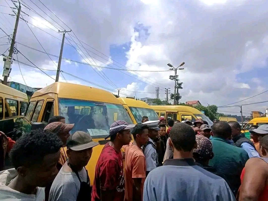 : Nitokona teny Ampasapito ny bus 194 