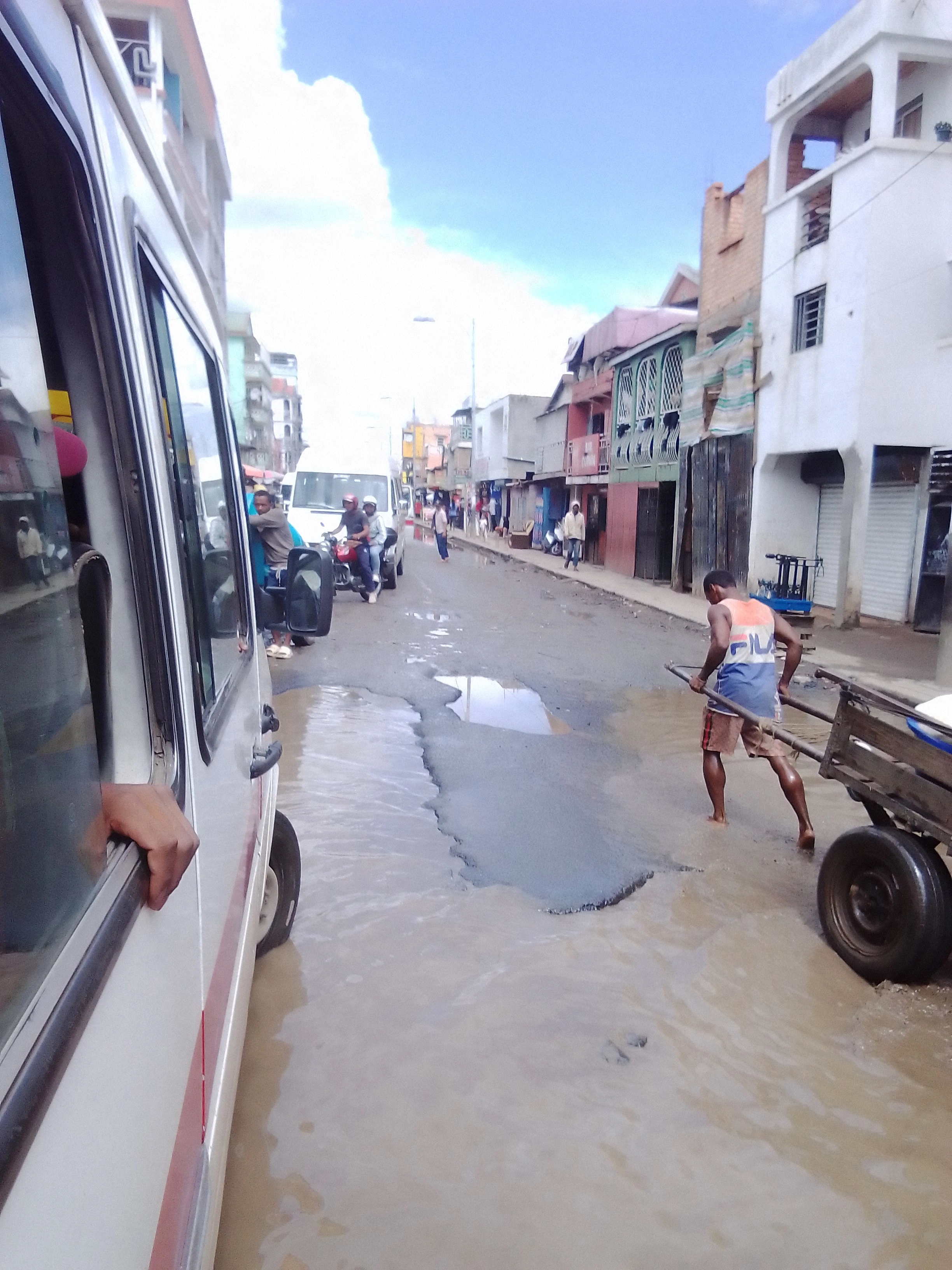 : : Lalandratsy 06 Tenin-tsary: Samy maika te handeha na fiara, na moto, na posy 