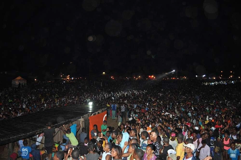 Island Vibes Festival — Ambiance sy fankalazana ny mozika