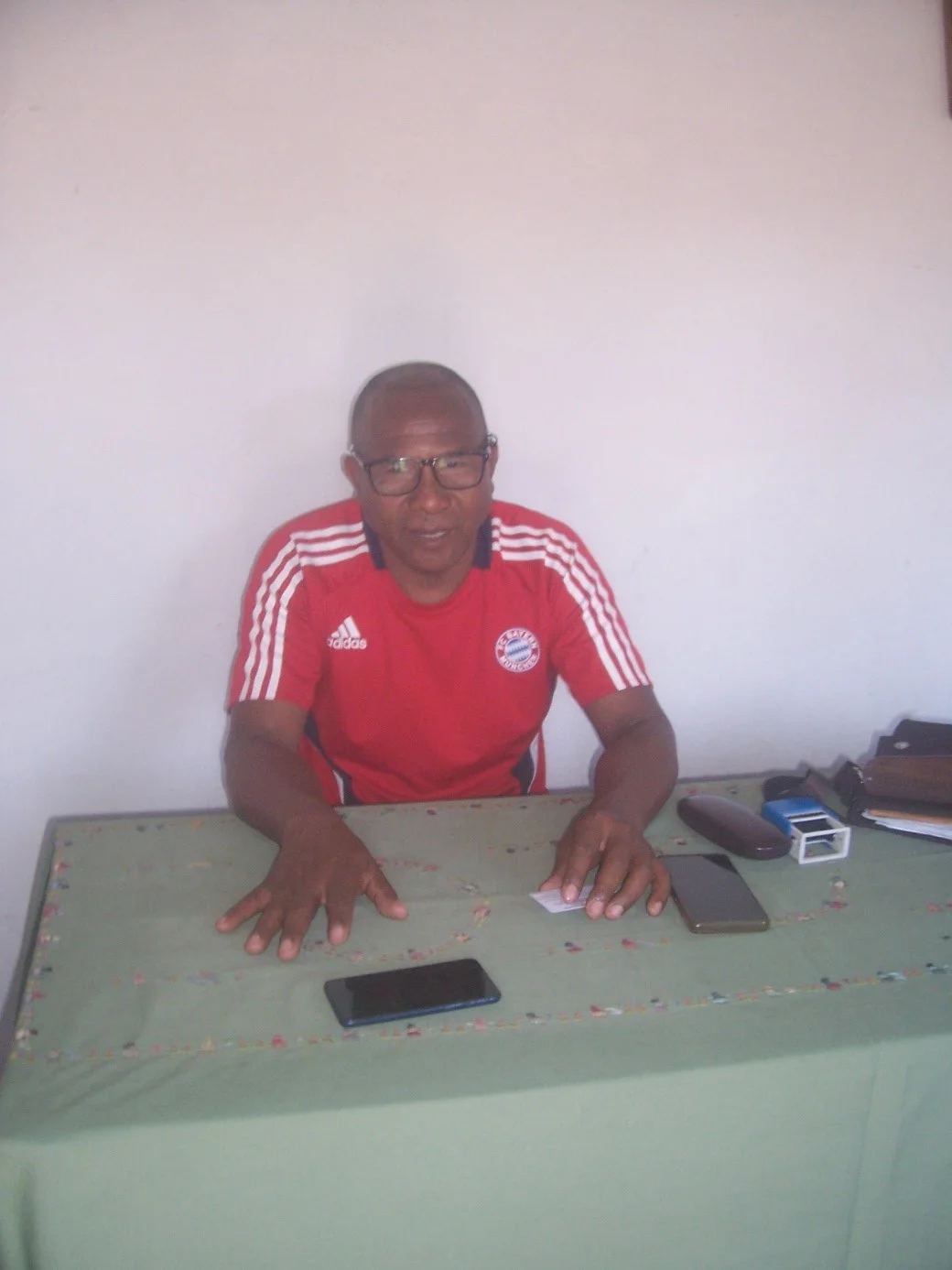 Razafindrabe Jeannot : La réussite d’un ancien militaire et footballeur devenu entrepreneur-artisan !